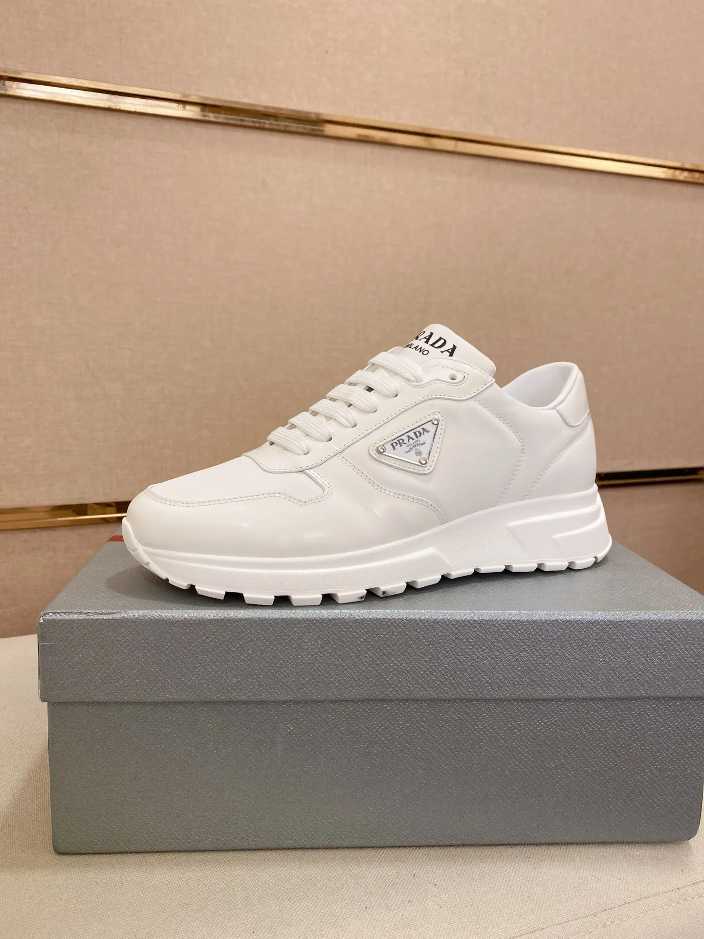 Factory price 540💰 ✔️✔️✔️High version High-quality new PRADA counters are on the market at the same time. The new men's shoes and 😘fabrics are selected from imported first-layer cowhide and are made by pure handcrafts. Lining: Full cowhide lining. 👍🏿 High-end ☄️ air-cushion molded anti-slip rubber outsole, exquisite lines, simple and elegant, comfortable and high-end for leisure travel. Code number: 38 to 44